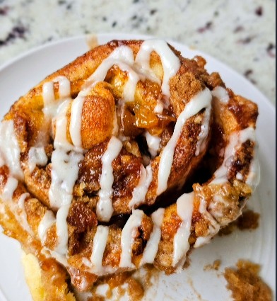 Peach cobbler Cinnamon bun